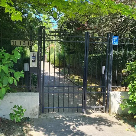 Happy Two - With Garden & Parking Daire